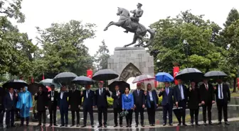 Samsun'da 19 Mayıs kutlamaları yağmur altında başladı