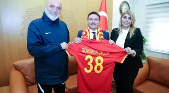 Kayseri Valisi'ne Kayserispor forması