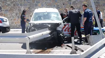 Maltepe'de bariyerlere çarpan aracın sürücüsü ağır yaralandı