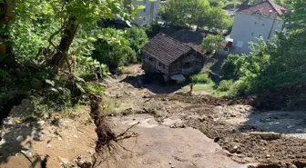 Sinop'ta heyelan: 2 ev ve 1 samanlıkta zarar oluştu