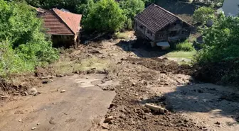 Sinop'ta Meydana Gelen Heyelanda 2 Ev 1 Samanlık Zarar Gördü