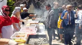 Başkan Tarhan'dan Osmaniyeli öğrencilere sucuk ekmek