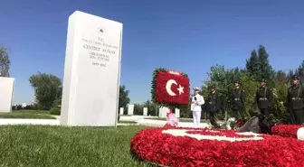 Eski Cumhurbaşkanı Cevdet Sunay, ölüm yıl dönümünde mezarı başında anıldı