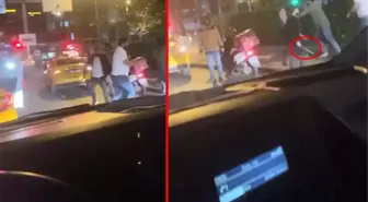 Ücret tartışması kavgaya dönüştü! Taksici ve yolcular tekme tokat birbirine girdi