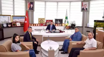 Bağlarlı ikiz kızlar kick boksta tarih yazdı