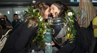 Şampiyon VakıfBank yurda döndü