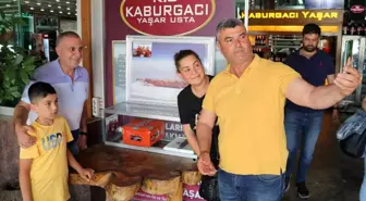 Uzaya gönderilen kebap ile fotoğraf çektirme kuyruğu