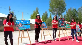 Başkale'de 'Renkler' isimli resim sergisi açıldı