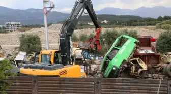 Edremit Belediyesi'nde 25 taşıt ve iş makinesi hurdaya ayrıldı