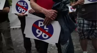 Montreal'de 'Bill 96' yasası protestosu