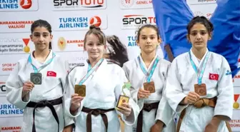 Salihlili judocular madalyalarla döndü