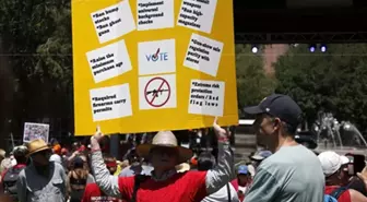 ABD'nin Houston Kentinde Silahlı Şiddet Olayları Protesto Edildi