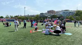 Kağıthane'de düzenlenen uçurtma şenliği renkli görüntüler oluşturdu