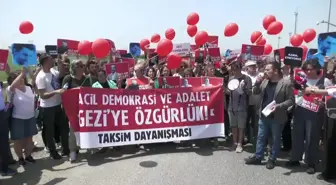 Taksim Dayanışması'ndan Gezi Tutuklularına Silivri Cezaevi Önünde Destek: 'Dünya Hukuk Tarihine Kara Bir Leke Olarak Girecek Bu Davalar Çekilinceye...