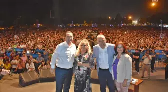 Kibariye'den Memleketi Akhisar'da Konser