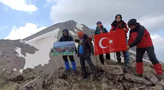 İnegöl Belediyesporlu dağcılar Hasan Dağına tırmandı