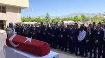 Rektör yardımcısı kalbine yenildi