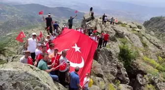 Selendi'nin zirvesine gençlik ve doğa yürüyüşü yapıldı