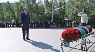 Kazakistan'da Stalin'in uyguladığı açlık ve siyasi baskı politikasının kurbanları anılıyor