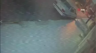 Direksiyon hakimiyetini kaybeden araç sürücüsü dükkana böyle girdi