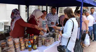 Hem okullarını tanıttılar hem destek oldular