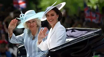 Kraliçe II. Elizabeth, Kraliyet Hava Kuvvetleri'nin uçuşunu Buckingham Sarayı'ndan izledi