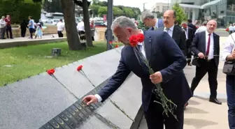 Rektör Şahin, Azerbaycan'da Türk şehitliğini ziyaret etti