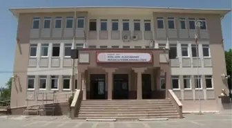 Öğrenciler istihdam garantili lisede mezun olmadan iş teklifi alıyor