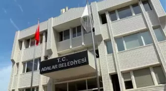 Adalar Belediyesi önünde hayvanseverlerden eylem