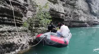 Irmağa giren üniversite öğrencisi boğuldu