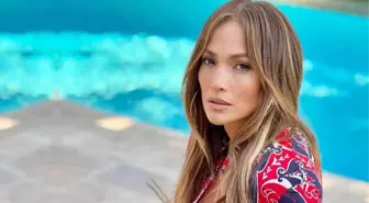 Dünyaca ünlü şarkıcı Jennifer Lopez, küvetteki pozlarını paylaştı