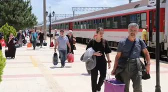 Gurbetçiler, tatil için trenle ana vatana geliyor