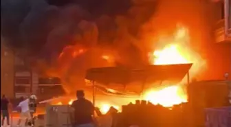 İzmir'de akaryakıt istasyonu yakınında korkutan yangın