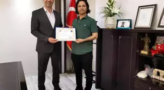 Kozan Kaymakamı Günçam, Gültekin'i ödüllendirdi