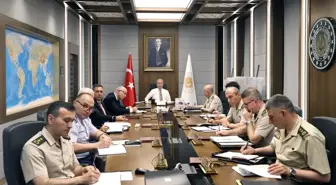Milli Savunma Bakanı Hulusi Akar başkanlığında video telekonferans toplantısı düzenlendi