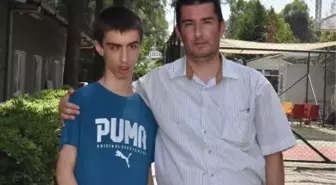 Otizmli Emirhan'ın hastanede yatağa bağlanmasına inceleme