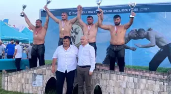 Sakarya Büyükşehirli pehlivanlar kürsüye çıktı