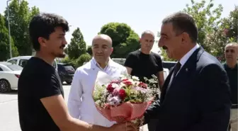 Siirt'te saldırıya uğrayan doktora Vali Hacıbektaşoğlu'ndan ziyaret