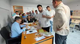 Üç muhtarlıkta ara seçimleri yapıldı.