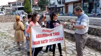 Mudurnu'da öğrenciler çevre temizliği yaptı