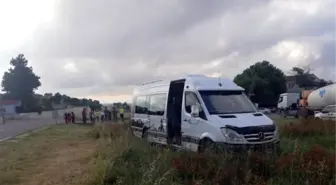 Tekirdağ'da hafif ticari araç ile servis çarpıştı: 6 öğrenci yaralı