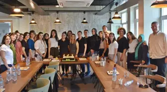 Akhisar'ın İlk Kadın Kafe'si Birinci Yılını Kutladı