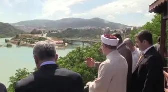 Diyanet İşleri Başkanı Erbaş, Tunceli'de cemevini ziyaret etti