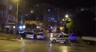 Şiddetli yağış nedeniyle 4 araç zarar gördü, bir iş yerini su bastı