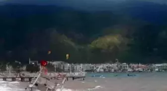 Marmaris'te şiddetli fırtına tekneleri karaya attı