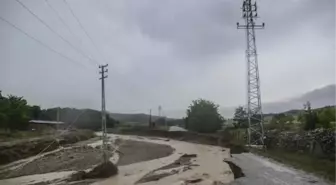 Kastamonu'da sağanakta yollar çöktü