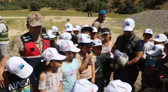 Tunceli'de öğrenciler Munzur Vadisi'nde çöp topladı