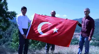 Başkan Özcan bayrak sevdalısı Sertkaya'yı ziyaret etti