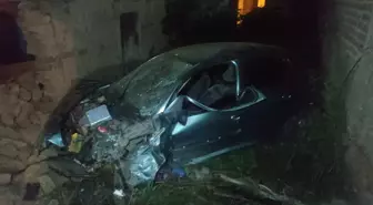 Bursa'da evin duvarına çarpan otomobildeki kişi öldü