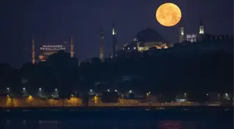 Dün gece İstanbul semaları! 'Süper Ay' tarihi yarımadayla buluştu